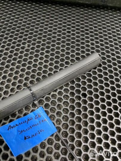 Уплотнитель капота короткий Nissan almera g15