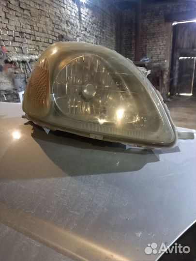 Фара toyota vitz