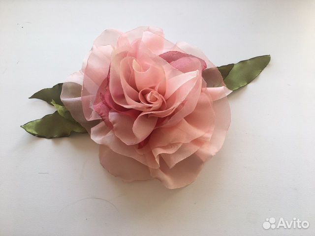 Брошь ручной работы цветок