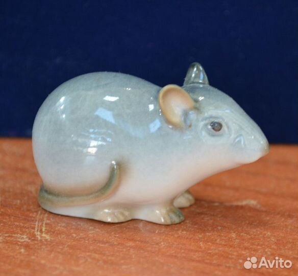 Мини фарфоровая статуэтка- серая полевая мышка.лф