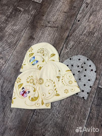 Шапочки на малышей трикотаж новые