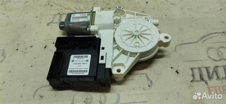 Моторчик стеклоподъемника передний левый VW Tigua