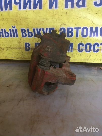 Суппорт тормозной передний левый Mitsubishi Galant