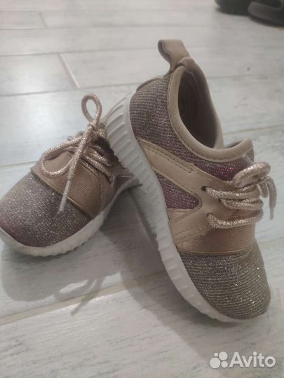 Кроссовки детские 23 размер