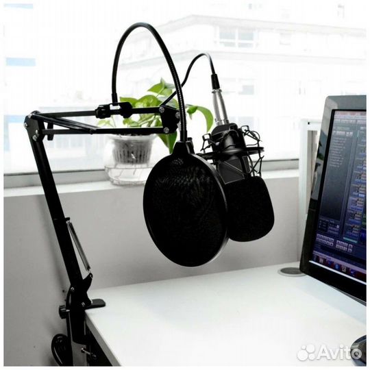 Студийный микрофон