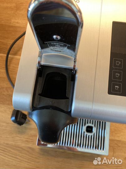 Кофемашина капсульная DeLonghi Nespresso