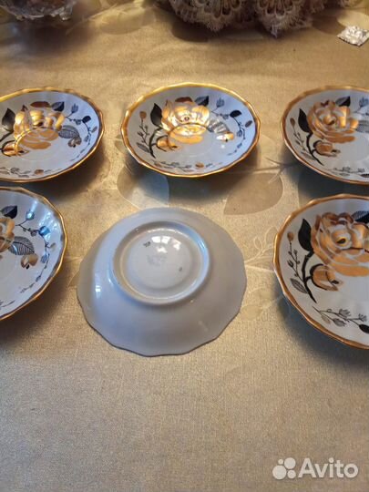 Фарфоровая посуда, блюдца
