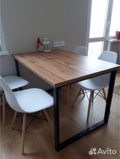 Стол обеденный