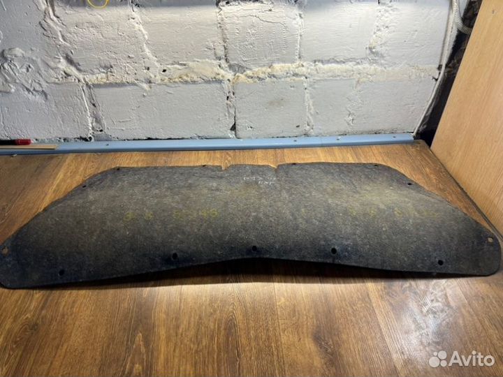 Накладка крышки багажника задняя Nissan Primera P