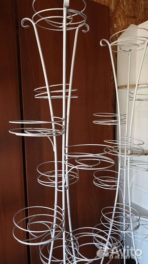 Подставка для цветов металлическая