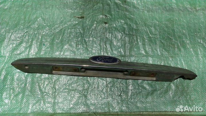 Накладка двери багажника Ford Mondeo 2 1.8 TD 1999