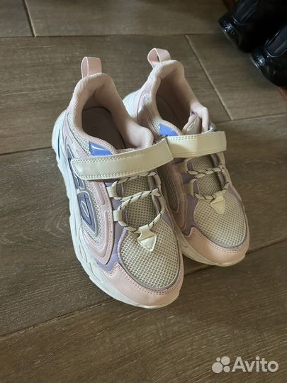 Кроссовки для девочки