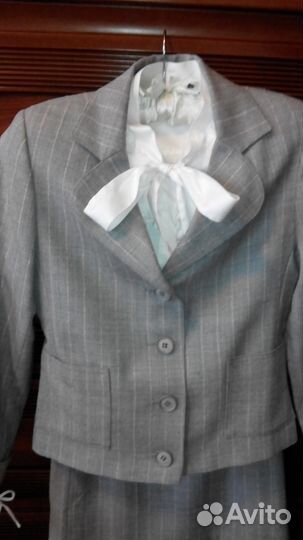 Школьный костюм (100 шерсть) и блузка zara