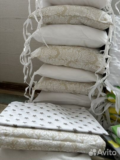 Детская кроватка с маятником