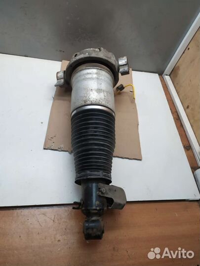 Пневмостойка задняя правая VW Touareg,Porsche,Audi