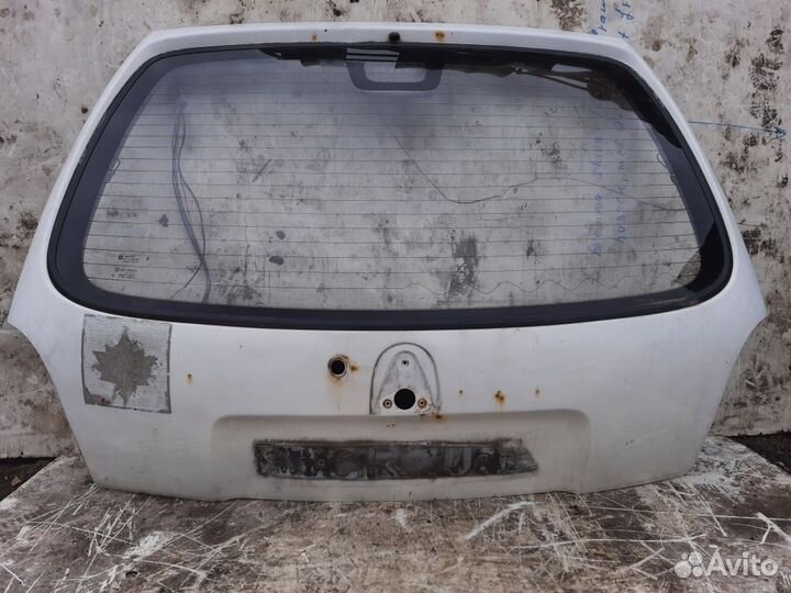 Дверь багажника