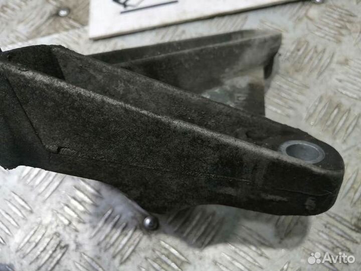 Кронштейн МКПП левый Nissan Juke F15