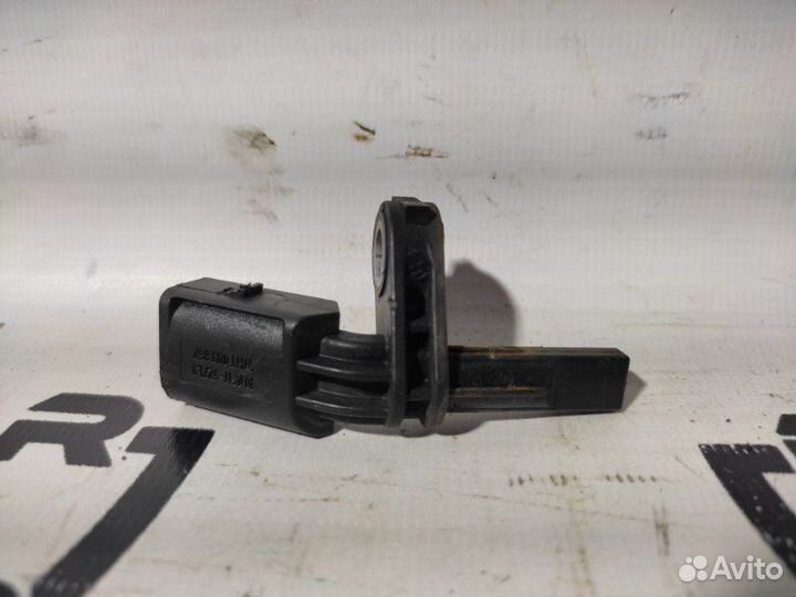 Датчик ABS задний левый Vw Tiguan 5N cczc 2011