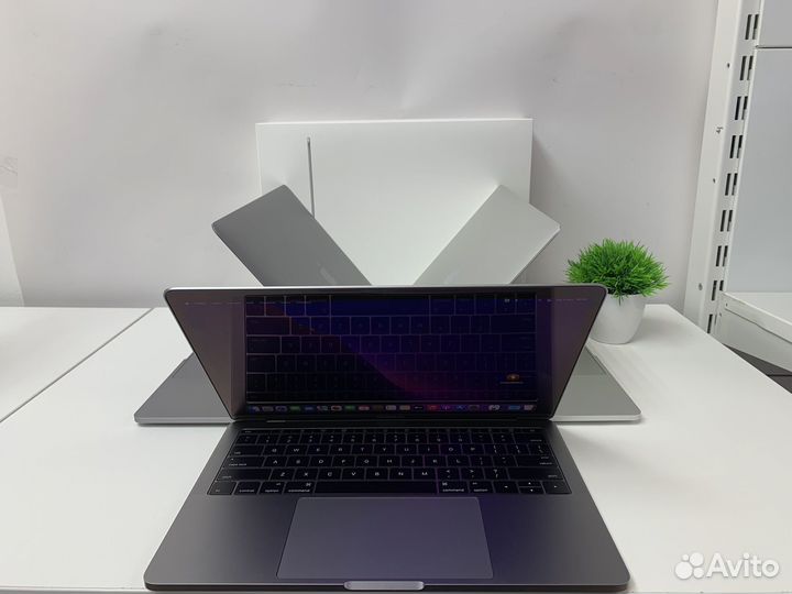 MacBook pro i5 i7 M1