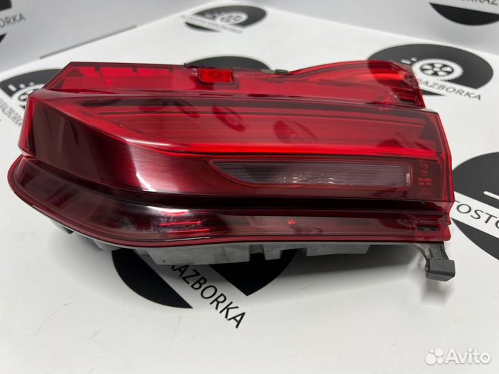 Фонарь в крышку багажника задний правый Bmw 730