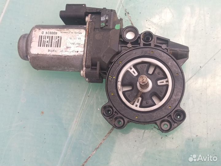 Nissan Nоte передний правый моторчик стеклоподъёмн