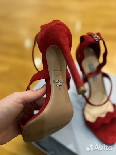 Босоножки женские