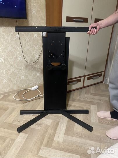 Полка под телевизор с кронштейном