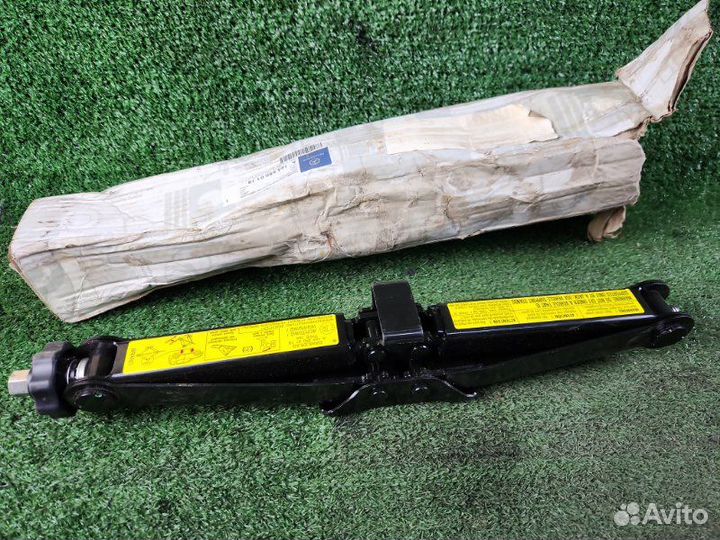 Домкрат Mercedes-Benz M-Class W164