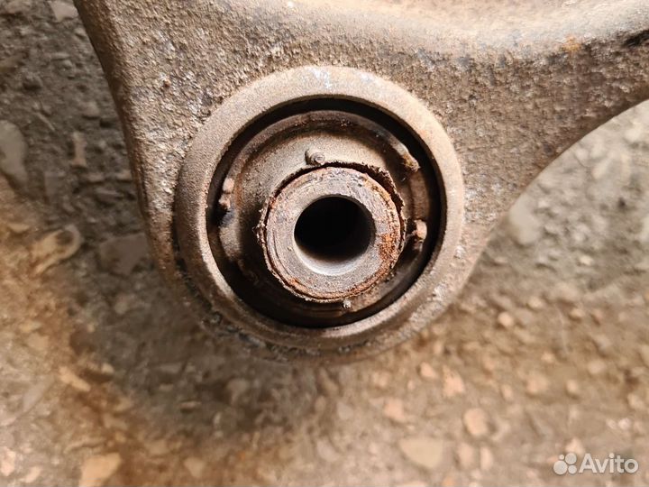 Передний рычаг левый Volvo S80 2