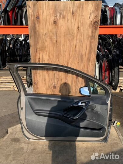 Левая передняя дверь Пежо 208 3-х дверный