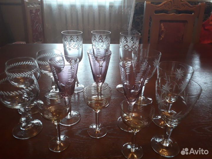 Рюмки и фужеры из цветного стекла