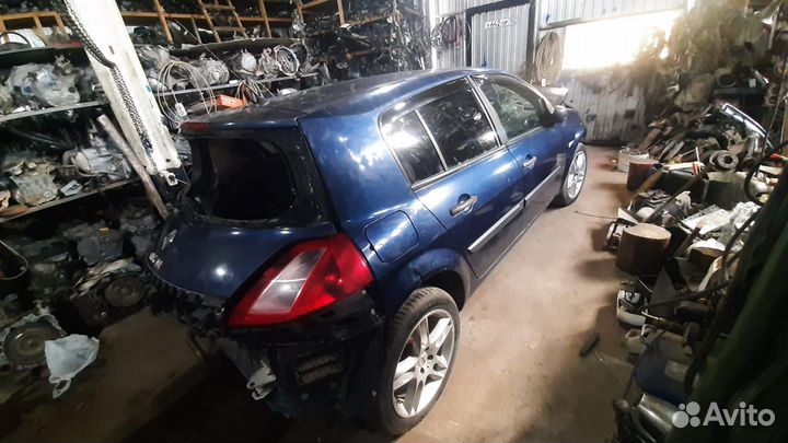В разборе Renault Megane 2