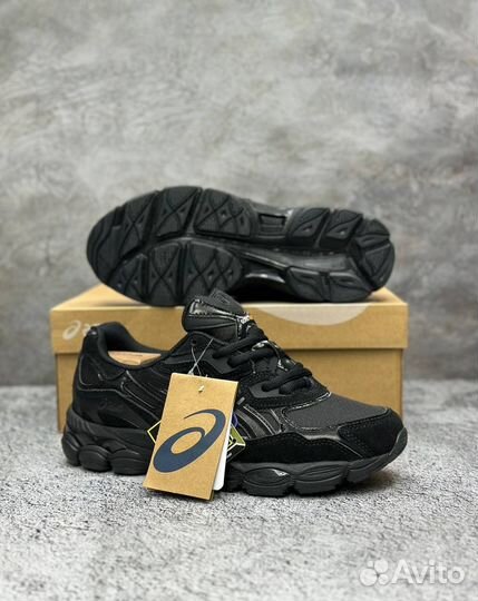 Кроссовки Asics gore tex