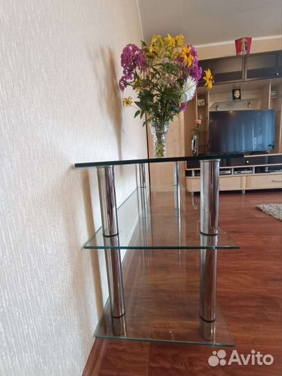 Стеклянная тумба под тв