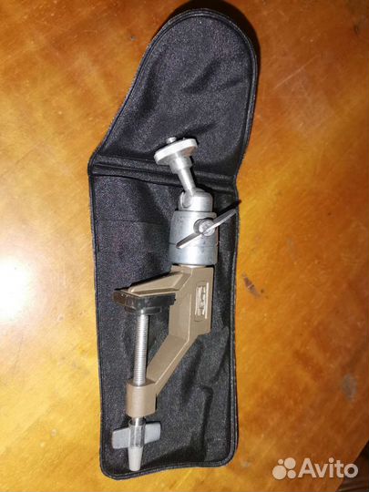 Струбцина с поворотной головкой для крепления фото