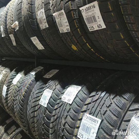 Kumho Majesty 9 Solus TA91 235/45 R17 97L