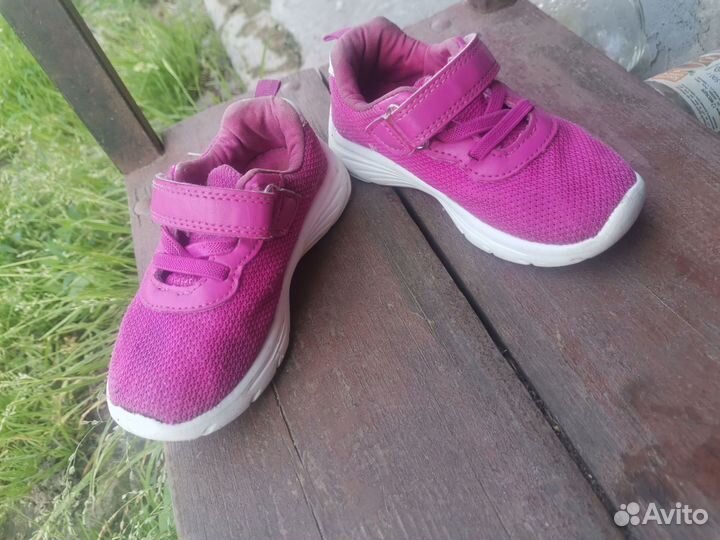 Кроссовки на девочку 24 размер