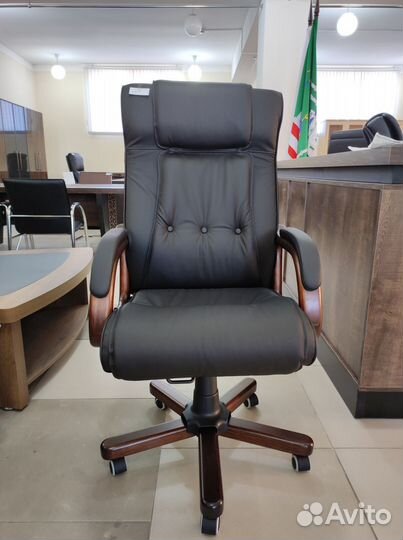 Офисное кресло