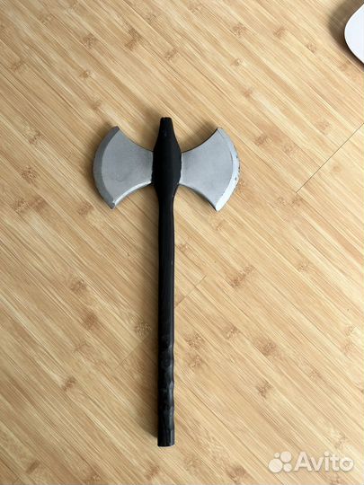 Топор сикира из дерева