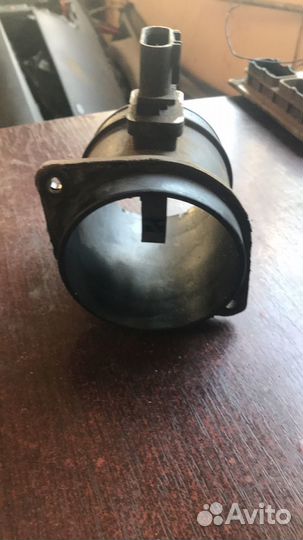 Расходомер воздуха Cadillac SRX 2003-2009