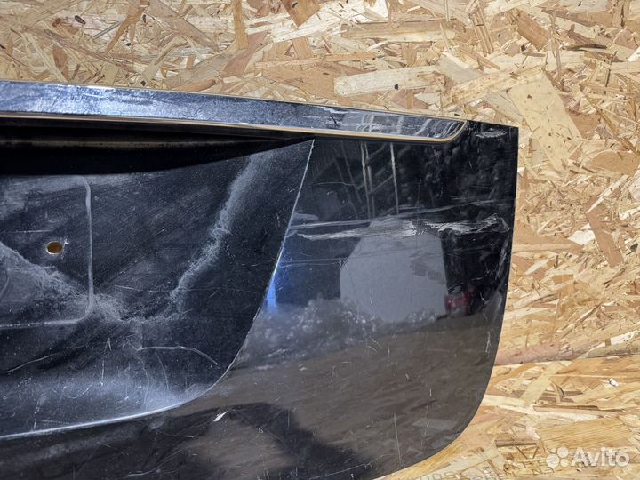 Накладка задней двери KIA Carnival