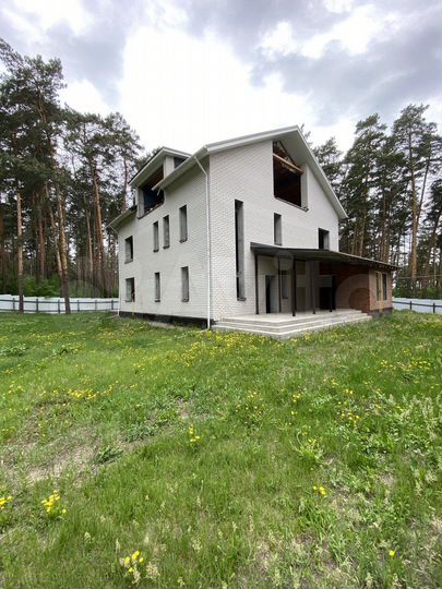 Коттедж 445 м² на участке 10 сот.