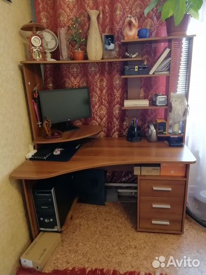 Компьютерный стол