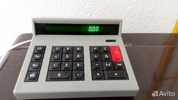 Радиоприемник СССР, калькулятор и запчасти от пк