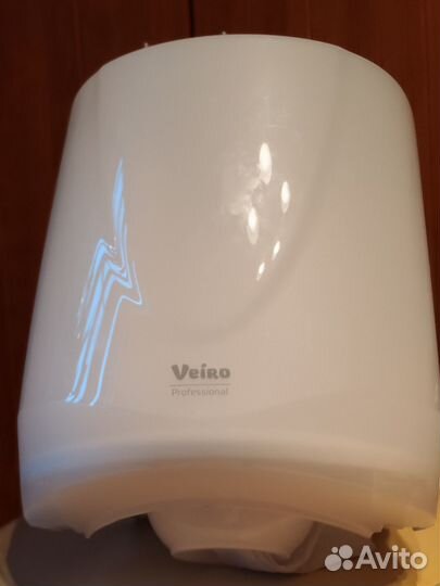 Новый диспенсер (дозатор) для бумажных полотенец