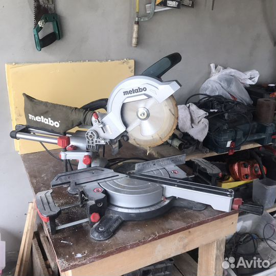 Торцовочная пила Metabo KGS 216 M