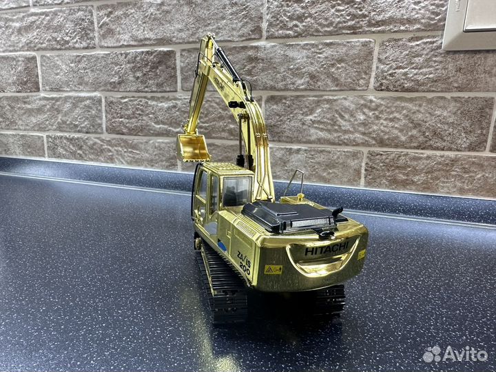 Масштабная модель экскаватора Hitachi ZX200
