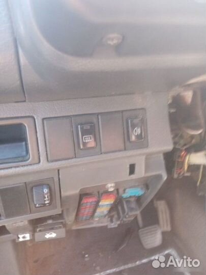 Кнопка в торпедо Opel Monterey A 1993