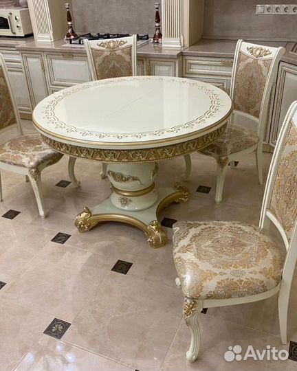 Стол и стулья