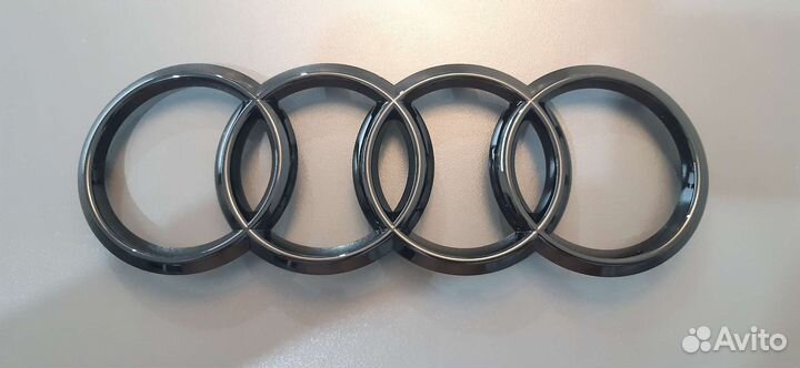 Эмблема audi 82A071801